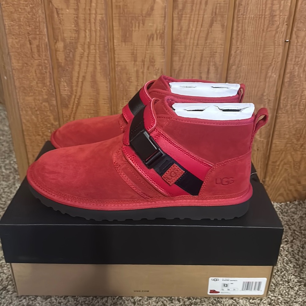 UGG MEN’S Neumel Snapback Boots: RED/BLACK: NIB: SZ 13